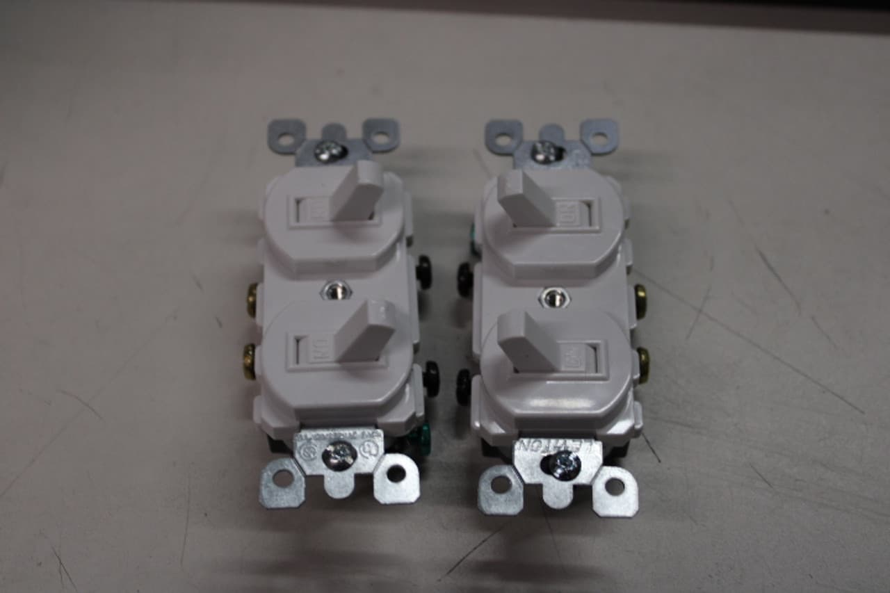 Leviton 5224-2W 120/277 VAC, 1-Pole, 15 A, Side Wiring, White, Thermoplastic, Duplex, Combination Switch 5224-2W on Advantage Electric Supply