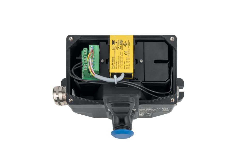 Schmersal RS656-Z22-DS Pull-wire emergency stop switches; Thermoplastic enclosure; wire pull and breakage detection; Protection class IP66, IP67; Central connection terminal; Mechanical switching position indication; two-side operation / wire up to 2 x 100 m RS656-Z22-DS on Advantage Electric Supply