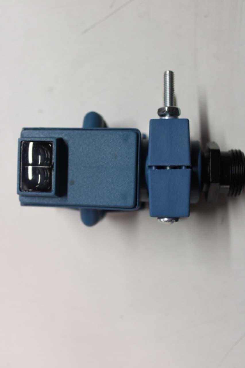 Eaton 1351B-6501 1351B-6501 Eaton - Eaton 50 Series Photoelectric Sensor, Photoelectric, Right Angle, Sensor distance: 24 In., Body: Noryl, Lens: Nylon enclosure, Depends on Output Device max AC and DC, 5 Pin Mini Connector, 90-132 Vac input, Diffuse Reflective 1351B-6501 on Advantage Electric Supply